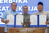 Mendiktisaintek Brian Yuliarto saksikan MoU antara KSPSI dan UT (foto. kemendiksaintek)