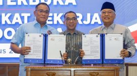 Mendiktisaintek Brian Yuliarto saksikan MoU antara KSPSI dan UT (foto. kemendiksaintek)