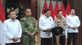Menko Polkam Djamari Chaniago saat menggelar konferensi persdi kantornya (foto. lazir)