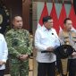 Menko Polkam Djamari Chaniago saat menggelar konferensi persdi kantornya (foto. lazir)