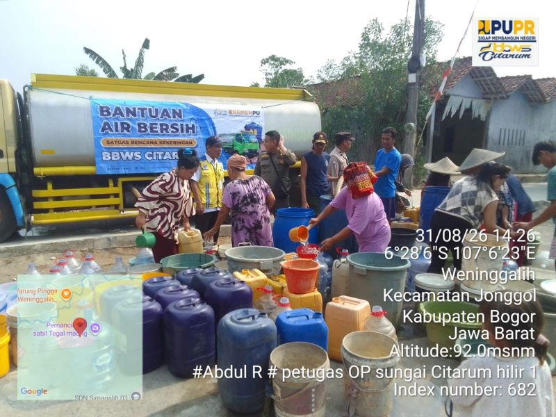 Antri air bersih di Jonggol (foto.pu)