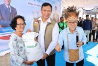 BULOG berikan bantuan ke masyarakat Maluku (dok. bulog)