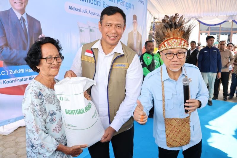 BULOG berikan bantuan ke masyarakat Maluku (dok. bulog)