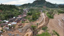 Banjir sungai di TapanuliTengah (foto.pu)
