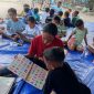 Gempa bumi NTT bikin kelas roboh murid dan guru tetap belajar dan mengajar (foto. kemendikdasmen)