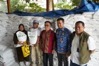 Anggota Komisi VI DPR RI Darmadi Duriant diterima oleh Pimpinan Perum BULOG Kanwil DKI Jakarta dan Banten serta Lurah Sunter Jaya. (foto. bulog dki-banten)
