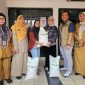 Anggota DPR RI Daerah Pemilihan (Dapil) DKI Jakarta II, Dr. Hj. Ida Fauziyah, M.Si. saat  kunjungan kerja dalam rangka monitoring penyaluran Bantuan Pangan alokasi  Kelurahan Pegangsaan, Kecamatan Menteng. (foto. bulog dki-banten)
