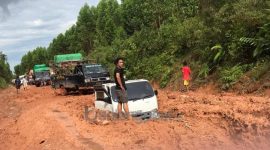 Jalan di daerah yang maish belum memadai (foto istimewa)