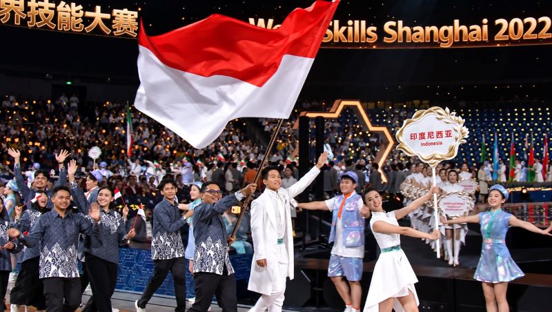 Kontingen Indonesia turut hadir dalam kemeriahan pembukaan WorldSkills Competition (WSC) ke-48 di Shanghai World Expo Cultural Center, Tiongkok. (Foto Tim Direktorat SMK)