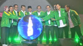 Mendes PDT Yandri Susanto menjadi pembicara kunci pada Pengenalan Kehidupan Kampus bagi Mahasiswa Baru (PKKMB) UMJ di Ciputat. (foto. kemendes pdt)
