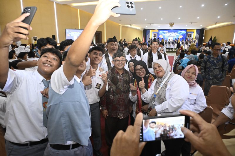 Mendikdasmen) Abdul Mu’ti meresmikan Gedung Galeri Kejuruan di Balai Besar Pengembangan Penjaminan Mutu Pendidikan Vokasi Bidang Mesin dan Teknik Industri (BBPPMPV BMTI), Cimahi. (foto. kemendikdasmen)