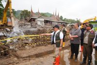 Menko PMK Pratikno saat di kawasan Arosuka Solok (foto. pmk)