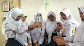 Siswi  SMP (foto. kemendikdasmen)