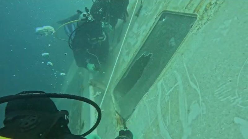 Penyelam TNI Angkatan Laut berhasil mengevakuasi 14 jenazah penumpang KM Virgo Transport 8 (foto. dispenal)