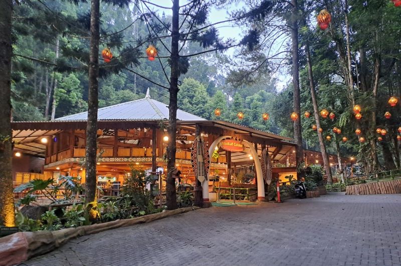 Restoran Caravan di Taman Safari  Indonesia Bogor (foto. lazir)