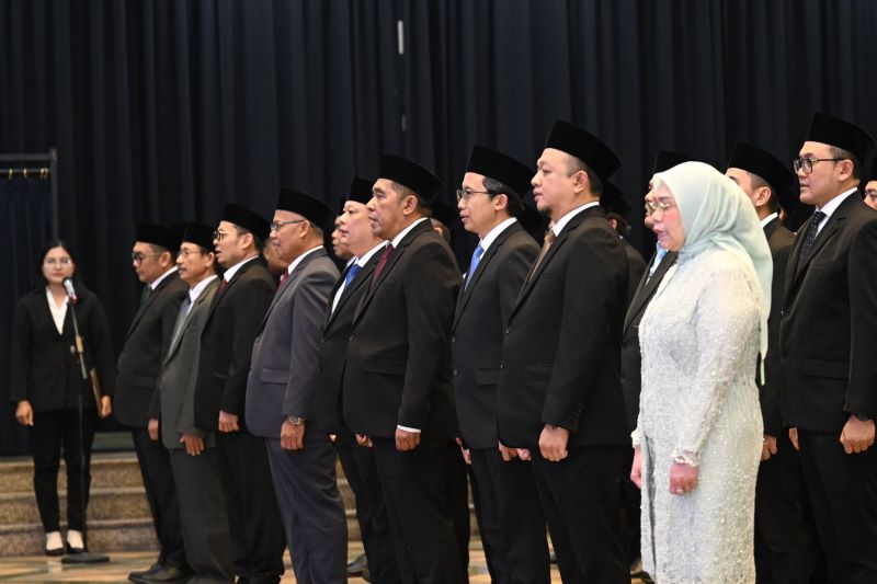16 pejabat yang baru dilantik di Kemendikdasmen . (foto. humas kemendikdasmen)