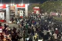 Antrian BBM di SPBU di Bali (foto. NaraSenyap-x.com)