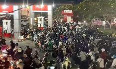 Antrean BBM di Bali Tembus 5 Km, Warga Turun Tangan Bagikan 1.000 Nasi Bungkus