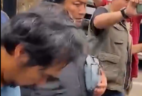 Dwi Bagus Martono saat dibekukl polisi (tangkapan lauar suarasurabaya.com)