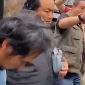 Dwi Bagus Martono saat dibekukl polisi (tangkapan lauar suarasurabaya.com)