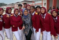 Hetifah Sjaifudian saat mengunjungi Sekolah Rakyat Terintegrasi 2 Samarinda (foto. pribadi)