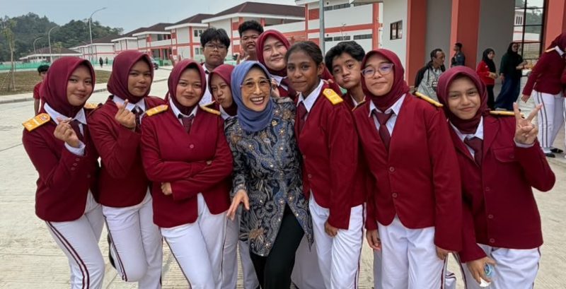 Hetifah Sjaifudian saat mengunjungi Sekolah Rakyat Terintegrasi 2 Samarinda (foto. pribadi)