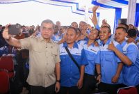 Menaker   Yassierli bersama 1.600 calon peserta utama program Tailor Made Training (TMT) Batch 2 (foto. kemnaker)

