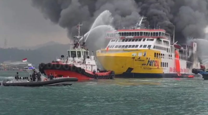 KMP Batumandi yang terbakar (foto. dispenal)