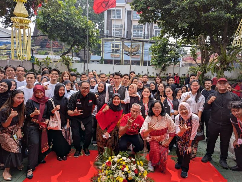 Kepala Sekolah Partai DPP PDI Perjuangan, Komarudin Watubun, secara resmi membuka kegiatan Muda-Mudi Sekolah Partai PDI Perjuangan (foto. pdip)