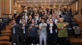 Menaker Yassierli saat jadi keynote speech pada Grand Final Pitch dan Prototype Showcase-Demo GenoHack 2026 di Institut Teknologi Bandung (ITB), Bandung. (foto. kemnaker)