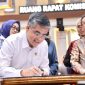 Menaker teken RUU Tenaga kerja di Komisi IX DPR (foto. kemnaker)