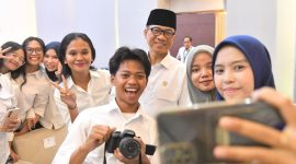Mendes PDT Yandri Susanto saat berikan Pengarahan kepada Pegawai Direktorat Jenderal PPDT di Kawasan Kalisari (foto. kemenpdt)