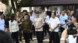 Mendikdasmen, Abdul Mu’ti, mendampingi Menko PMK, Sugiono, saat melakukan kunjungan kerja di SD Negeri Cirimekar 02 Kab. Bogor (foto. kemendikdasmen)