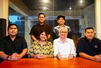 Naomi Nahuway (duduk dua dari kiri) Didampingi kuasa hukumnya dari Kantor Hukum JHN & Partner (dok. rentak.id)