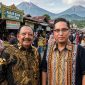 Owner Widy Holidays, H. Amsyal bersama Wali Kota Medan Rico Tri Putra Bayu Waas. (ilustrasi di bikin ai dengan latar belakang berastagi-rentak.id)