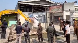 Penertiban bangunan liar di kawasan Tanah Apit, Kecamatan Medan Satria, Kota Bekasi (foto. tangkapanlayar ig infobekasi.coo  )