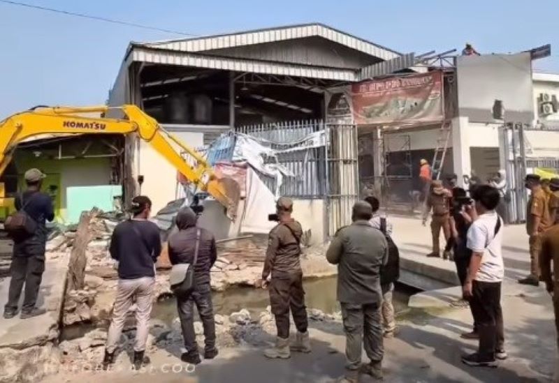 Penertiban bangunan liar di kawasan Tanah Apit, Kecamatan Medan Satria, Kota Bekasi (foto. tangkapanlayar ig infobekasi.coo  )