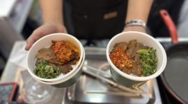 Sepiring dendeng batokok dengan sambal hijau segar (foto.ist)