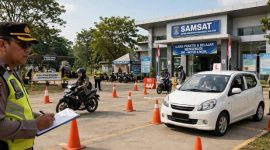 Susana latihan pengendara motor dan mobil di Samsat (ilustrasi dibikin ai - rentak.id)