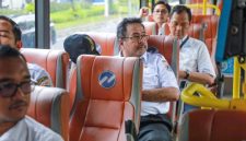 Wakil Gubernur Jakarta Rano Karno di Bus Transjakarta (foto. ist)