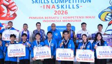 Wamenaker Afriansyah Noor Indonesia bersama pemenang Skills Competition (InaSkills) 2026 (foto. kemnaker)