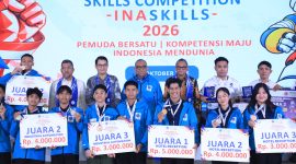Wamenaker Afriansyah Noor Indonesia bersama pemenang Skills Competition (InaSkills) 2026 (foto. kemnaker)
