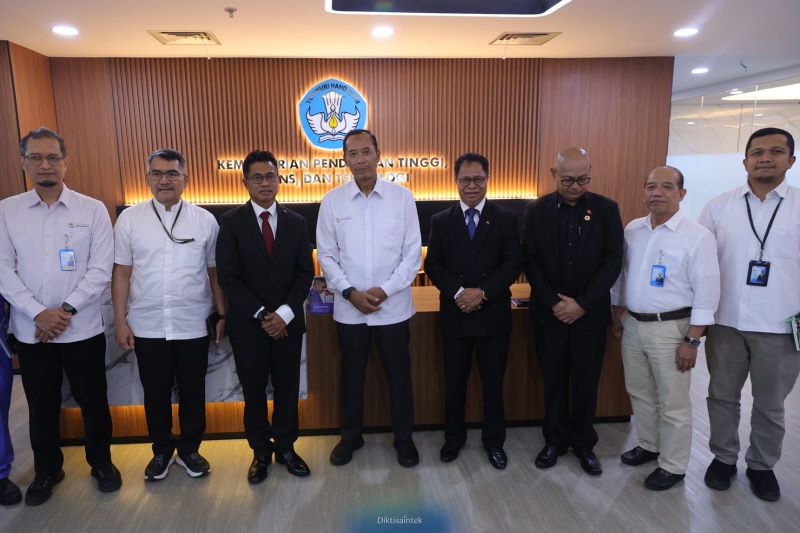 Wamendiktisaintek Fauzan dengan Wakil Perdana Menteri (Waperdam) Timor-Leste, Mariano Assanami Sabino Lopes (foto. kemendiksaintek)