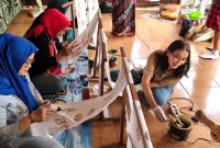 Workshop membatik tulis dan cap yang digelar Dewan Kesenian dan Kebudayaan Kota Bekasi (DK3B) bersama Komunitas Batik Bekasi (Kombas) (foto. ist)