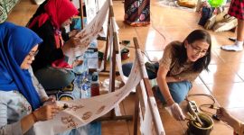 Workshop membatik tulis dan cap yang digelar Dewan Kesenian dan Kebudayaan Kota Bekasi (DK3B) bersama Komunitas Batik Bekasi (Kombas) (foto. ist)